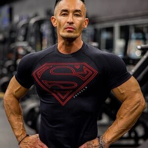 YOUNGLA SUPERMÁN BLACK AND RED COMPRESSION SHIRT